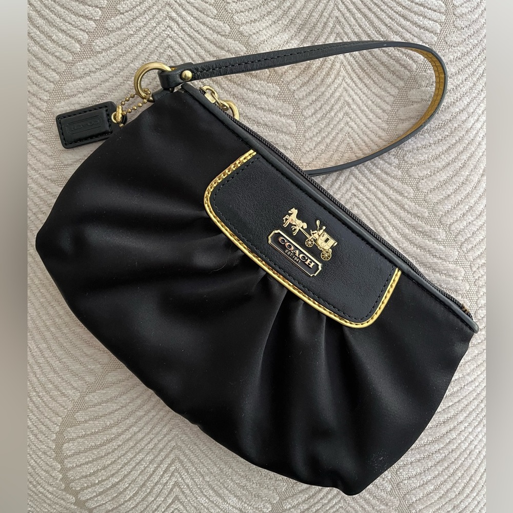 NWOT COACH Amanda Black and Gold Satin Capacity Large Wristlet